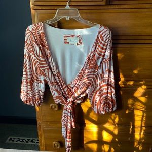 Anthroplogie crossover crop top with tie in rust